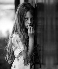 欧美伤感黑白小孩图片